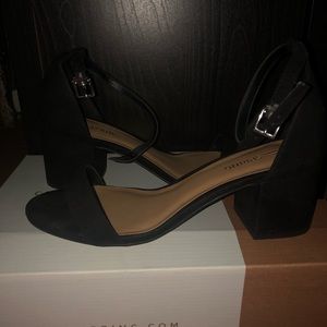 Small black heels with strap